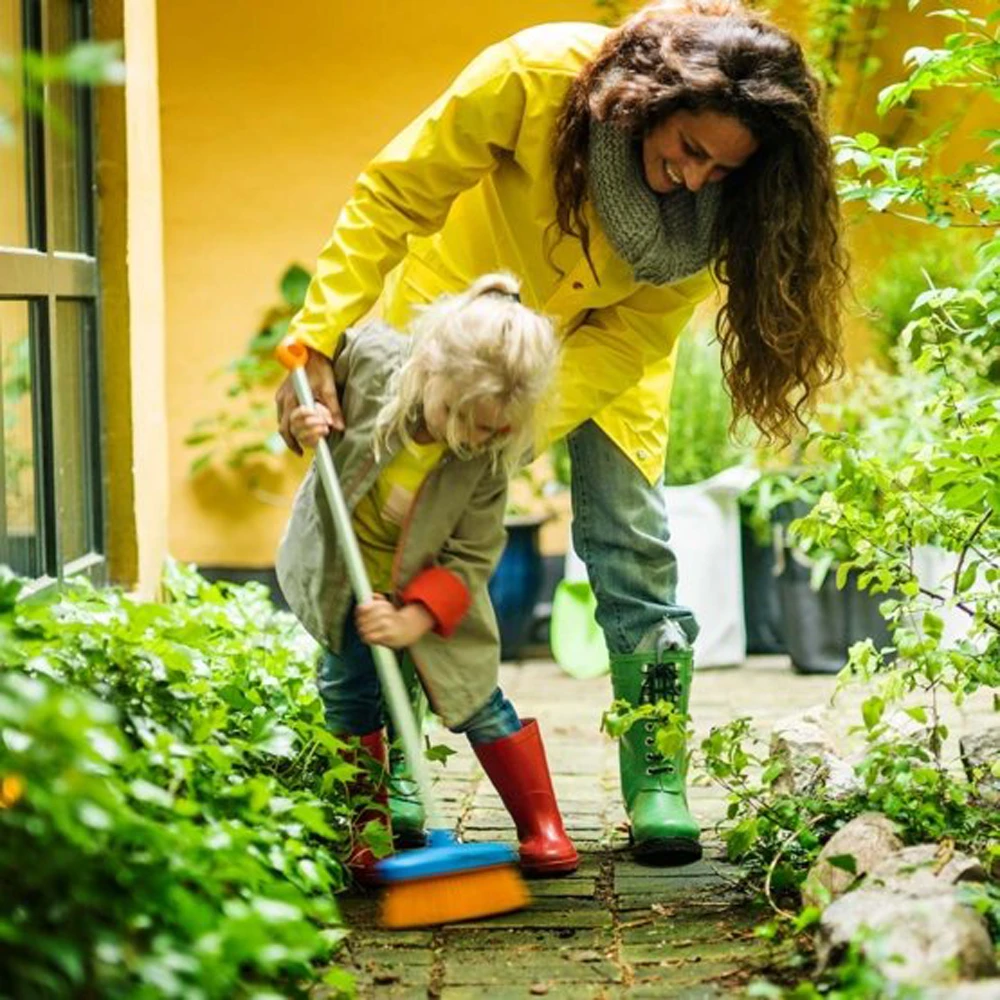 MyFirst Bezem - Fiskars 4 MyFirst Bezem - Fiskars - Afbeelding 2