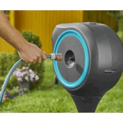 Tuinslangbox RollUp - M - 20m - Blauw - Gardena 14 Tuinslangbox RollUp - M - 20m - Blauw - Gardena -Tuinbenodigdheden tuinslangbox rollup m 20m blauw gardena 6 7
